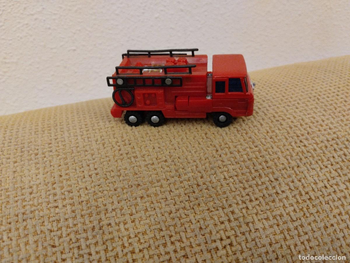 Figuras y mu&ntilde;ecos Transformers: Cami&oacute;n bomberos antiguo Transformer - Foto 5