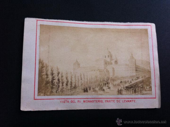 Tourismusbrosch&uuml;ren: RECUERDOS DEL ESCORIAL. (VISTA DEL REAL MONASTERIO, PARTE DE LEVANTE) PAPEL GRUESO. 12,5 x 8cm.