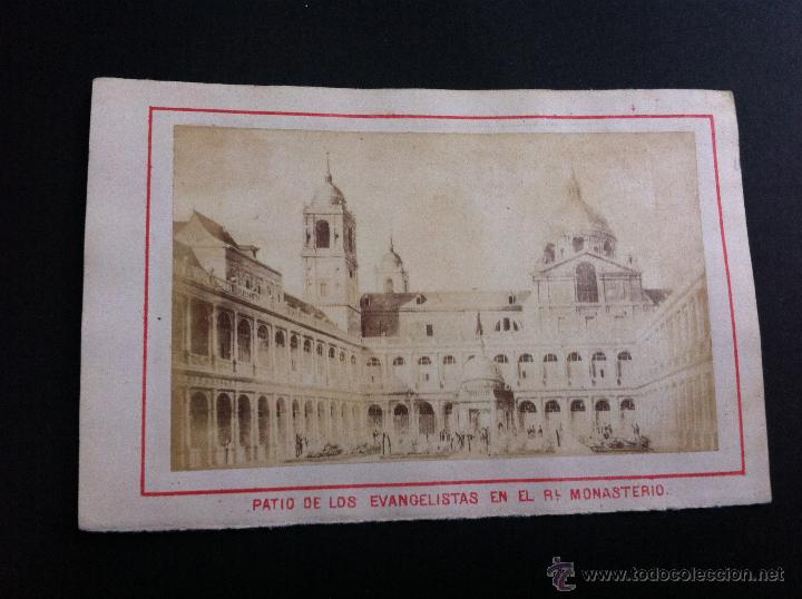 Tourismusbrosch&uuml;ren: RECUERDOS DEL ESCORIAL. (PATIO DE LOS EVANGELISTAS EN EL REAL MONASTERIO) PAPEL GRUESO. 12,5 x 8cm.