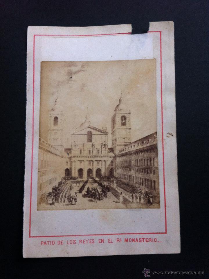 Tourismusbrosch&uuml;ren: RECUERDOS DEL ESCORIAL. (PATIO DE LOS REYES EN EL REAL MONASTERIO) PAPEL GRUESO. 12,5 x 8cm.
