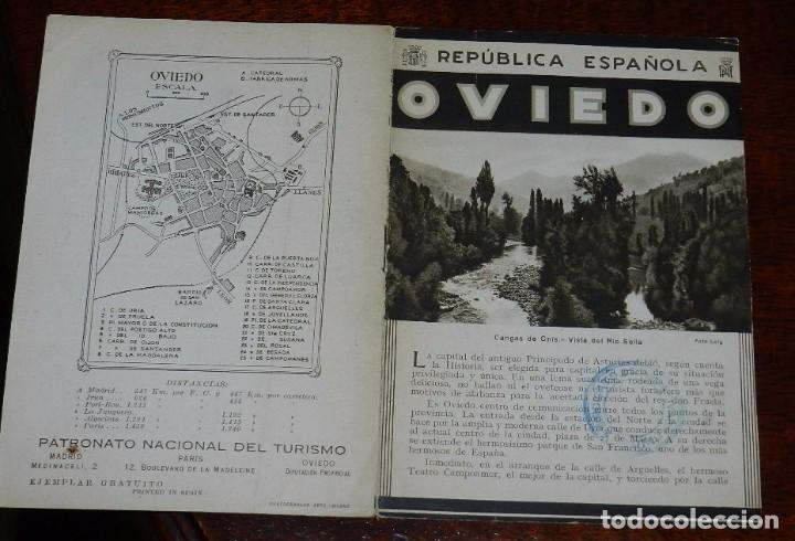 Brochures de tourisme: ANTIGUO FOLLETO DE TURISMO DE LA REPUBLICA ESPA&Ntilde;OLA, OVIEDO, MULTIPLES FOTOGRAFIAS EN SU INTERIOR Y