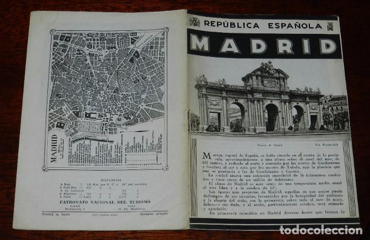 Brochures de tourisme: ANTIGUO FOLLETO DE TURISMO DE LA REPUBLICA ESPA&Ntilde;OLA, MADRID, MULTIPLES FOTOGRAFIAS EN SU INTERIOR Y