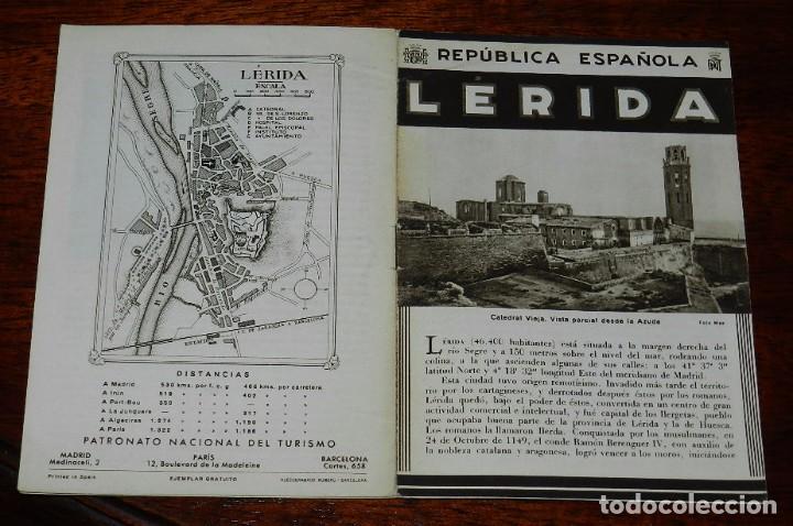 Brochures de tourisme: ANTIGUO FOLLETO DE TURISMO DE LA REPUBLICA ESPA&Ntilde;OLA, LERIDA, MULTIPLES FOTOGRAFIAS EN SU INTERIOR Y