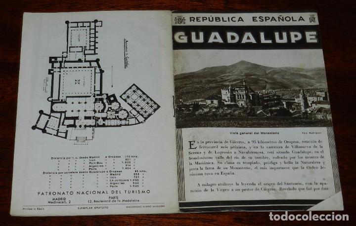 Brochures de tourisme: ANTIGUO FOLLETO DE TURISMO DE LA REPUBLICA ESPA&Ntilde;OLA, GUADALUPE, MULTIPLES FOTOGRAFIAS EN SU INTERIOR