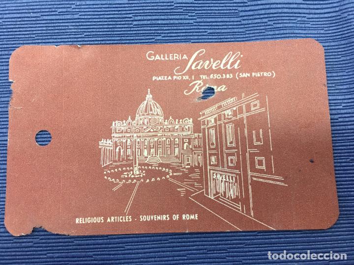 Tourismusbrosch&uuml;ren: ETIQUETA DE GALLERIA SAUELLI - PIAZZA PIO XIII, 1 SAN PIETRO ROMA - MIDE 10,70 X 7,10 CM.