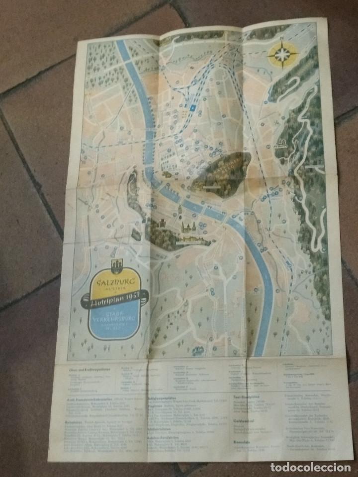 Brochures de tourisme: Folleto de turismo  Salzburgo Austria. Plano mas informaci&oacute;n. Desplegado mide 50 x 30 cm