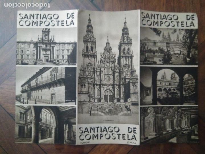 Folletos de turismo: Tr&iacute;ptico folleto de Santiago de Compostela en franc&eacute;s. Turismo.