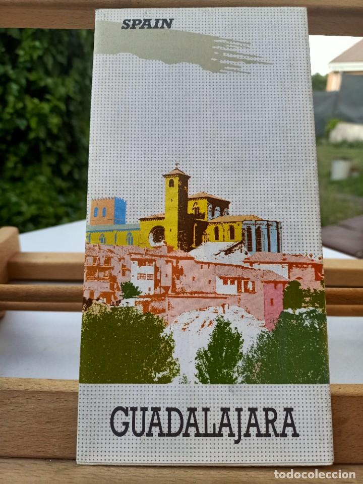 Folhetos de turismo: GUADALAJARA SPAIN TURESPA&Ntilde;A EN INGL&Eacute;S SECRETAR&Iacute;A GENERAL DE TURISMO MINISTRIO DE INDUSTRIA, TURISMO