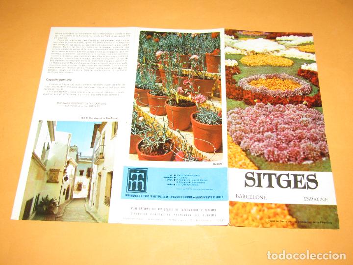 Travel Brochures: Cat&aacute;logo Publicitario de SITGES por el Ministerio de Informaci&oacute;n y Turismo - A&ntilde;o 1960s.