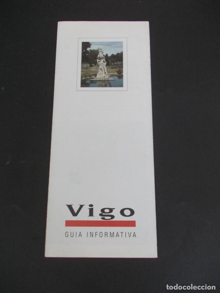 Brochures de tourisme: Folleto Turismo Gu&iacute;a informativa con mapa Vigo ( Pontevedra ) D&eacute;cada 1990