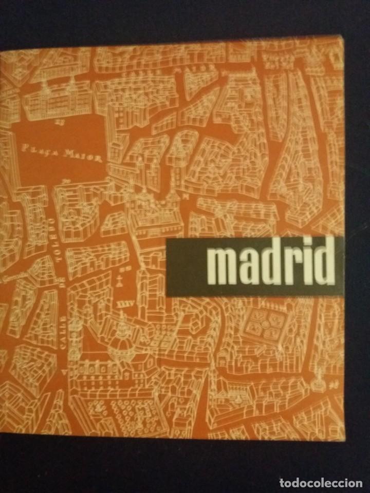 Folhetos de turismo: Folleto tur&iacute;stico de Madrid, con planos ciudad y metro, en Ingles. Ilustraci&oacute;n Mingote