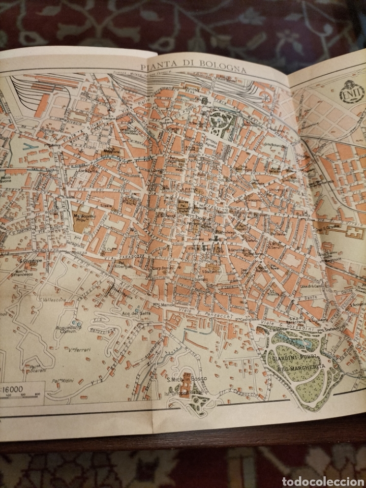 Folletos de turismo: Libro de Bolonia