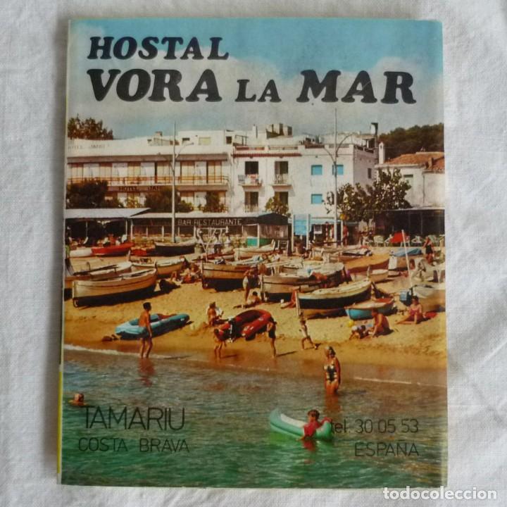 Brochures de tourisme: Folleto acorde&oacute;n con men&uacute; Hostal Vora la Mar, Tamariu, Costa Brava