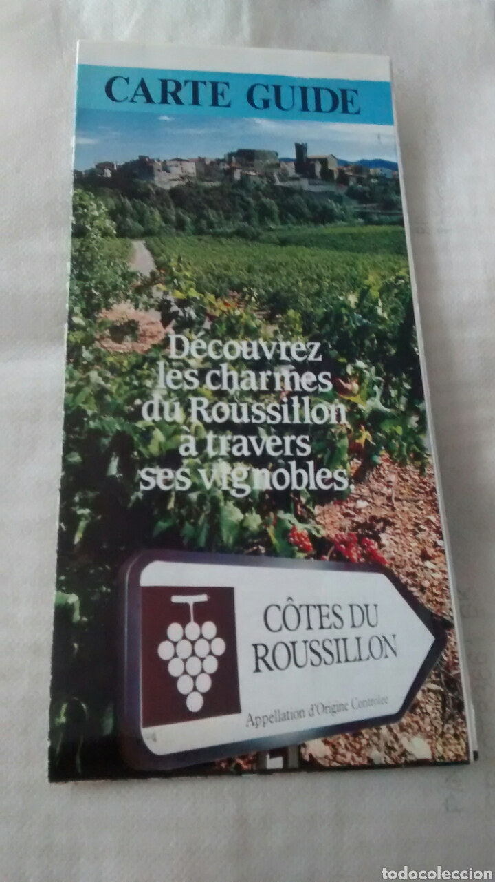 Travel Brochures: CARTE GUIDE. DECOUVREZ LES CHARME DU ROUSSILLON A TRAVERS SES VIGNOBLES.