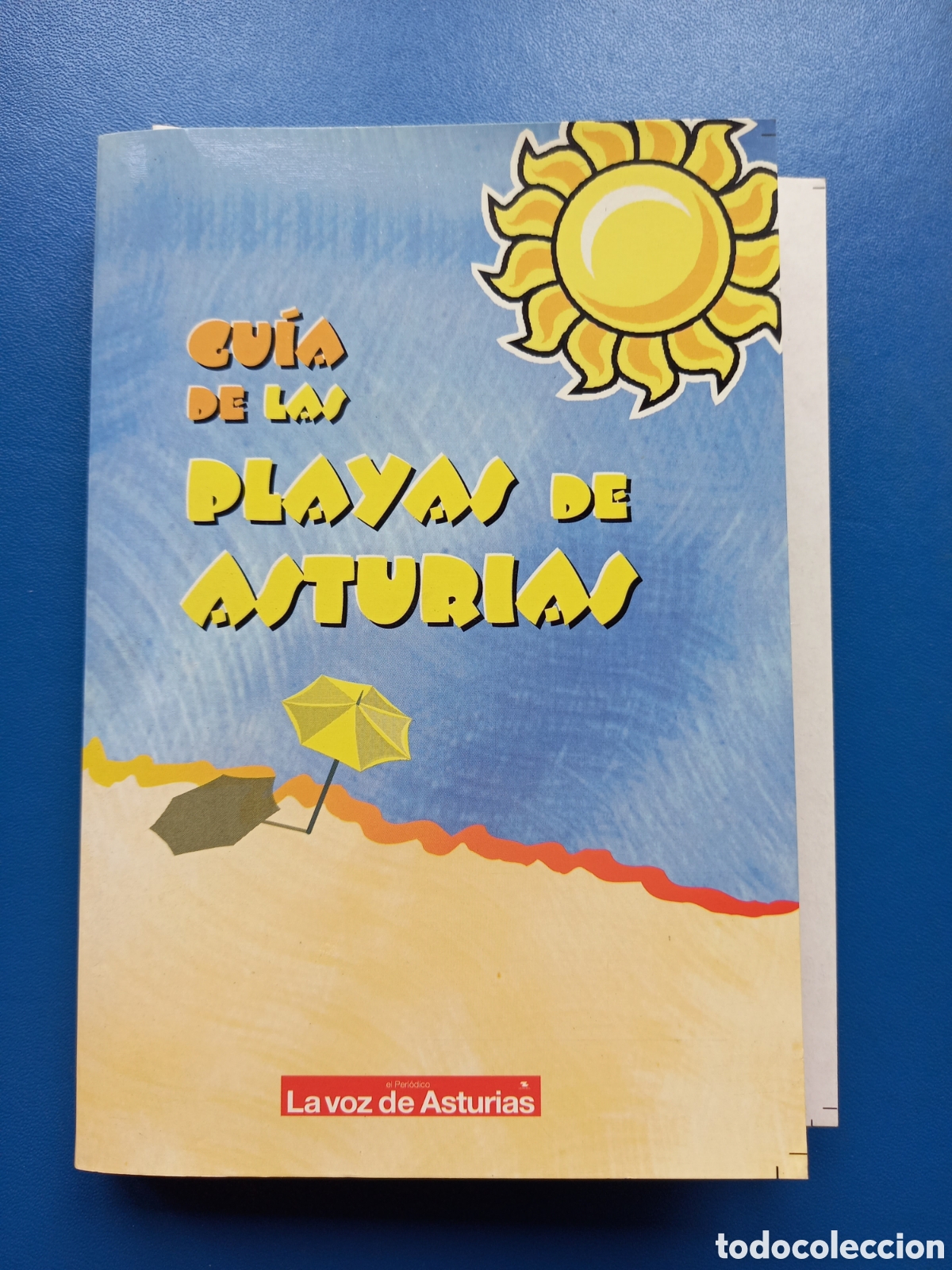 Folletos de turismo: GU&Iacute;A DE LAS PLAYAS DE ASTURIAS (2000). LA VOZ DE ASTURIAS