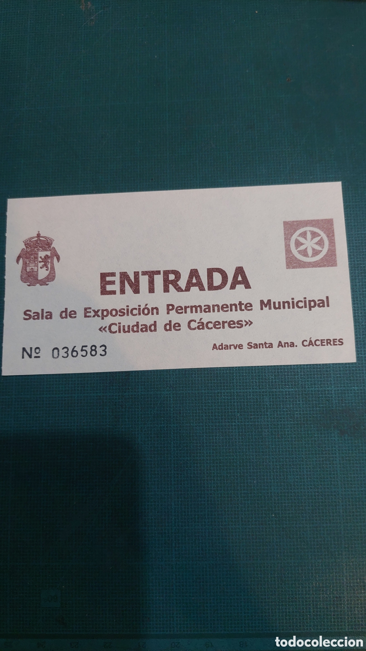 Tourismusbrosch&uuml;ren: Ciudad C&aacute;ceres entrada sala exposici&oacute;n