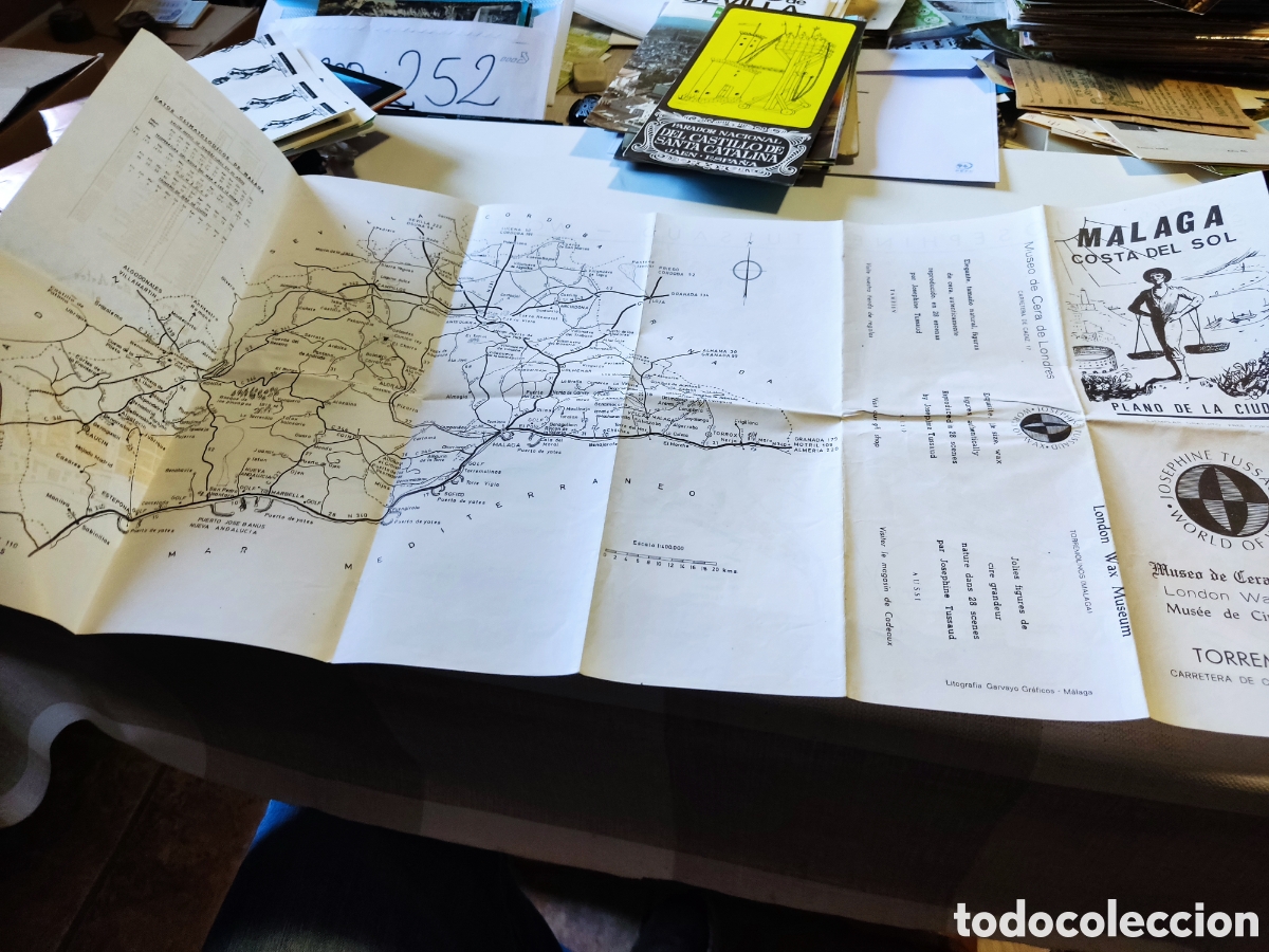 Travel Brochures: Folleto tur&iacute;stico M&aacute;laga plano de la ciudad, museo de cera de Londres