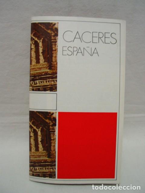 Travel Brochures: C&aacute;ceres. A&ntilde;os 70. Ministerio de Informaci&oacute;n y Turismo. 12 p&aacute;ginas. Contiene 1 plano, 1 mapas-ilustr
