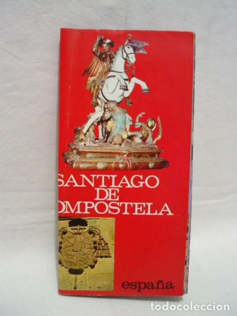 Brochures de tourisme: Santiago Compostela A&ntilde;os 70. Ministerio de Informaci&oacute;n y Turismo. 20 p&aacute;ginas. Contiene precioso plan