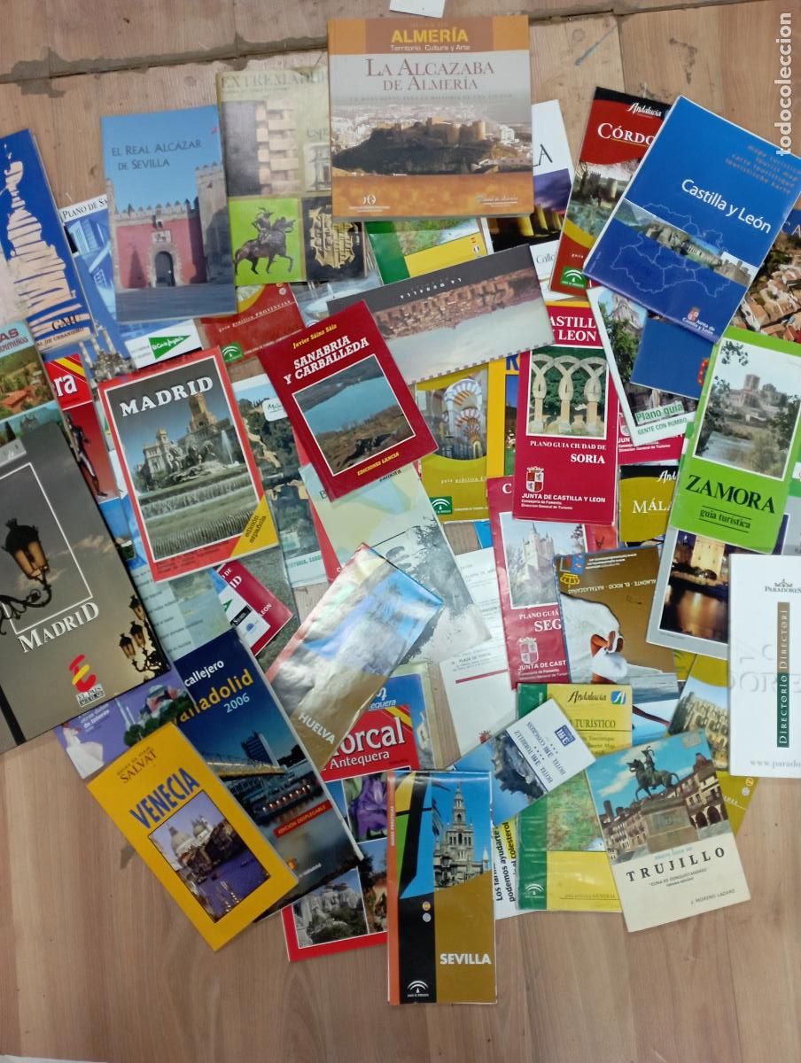 Brochures de tourisme: gran lote de guias y mapas de ciudades y pueblos