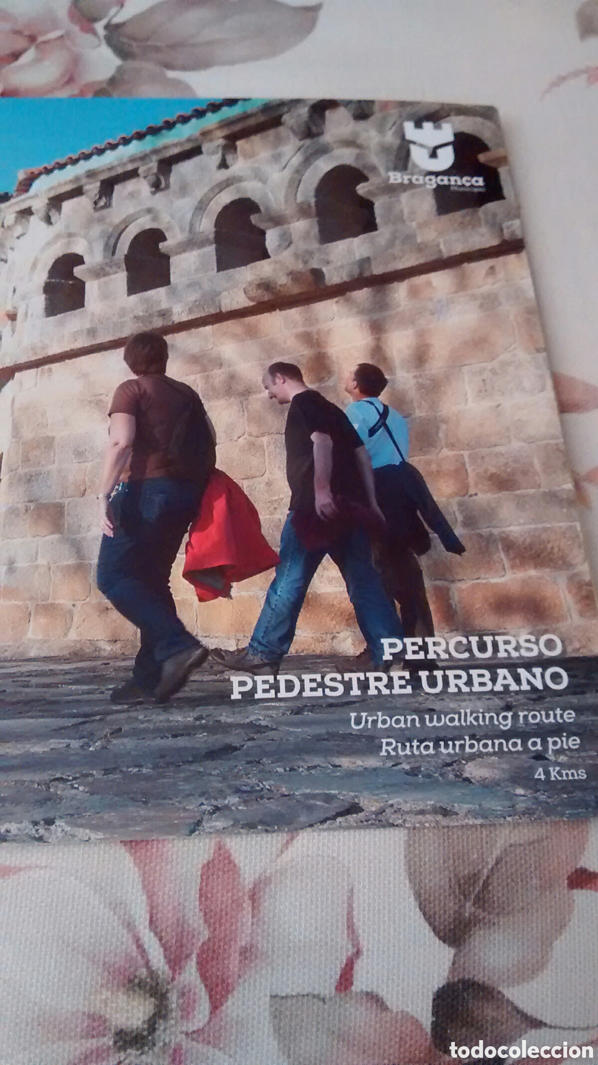 Folhetos de turismo: PERCURSO PEDESTRE URBANO. URBAN WALKING. RUTA URBANA A PIE. BRAGAN&Ccedil;A