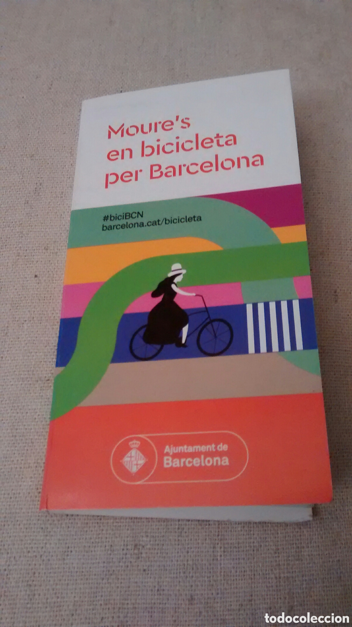 Travel Brochures: MOURE S EN BICICLETA PER BARCELONA