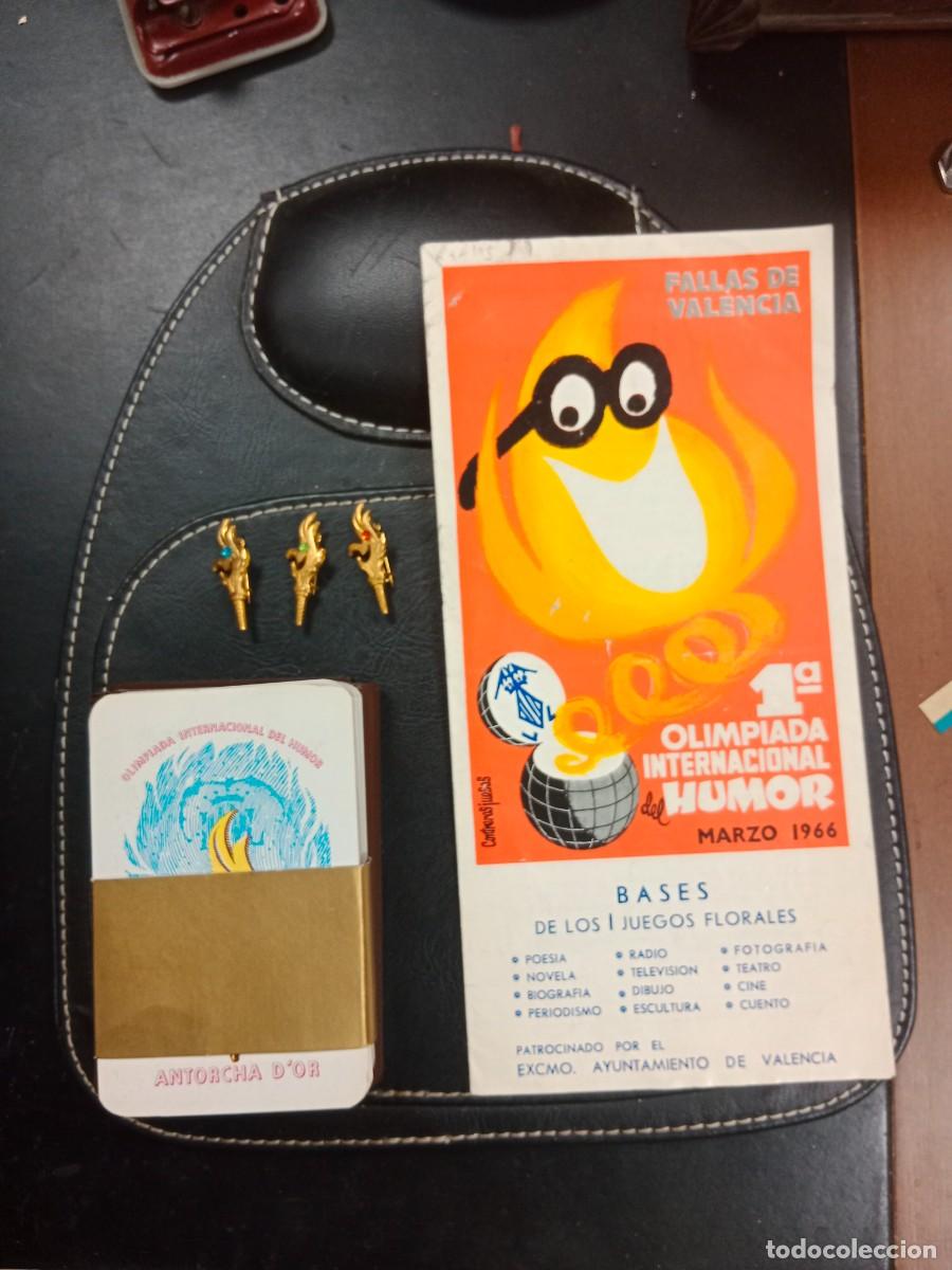 Brochures de tourisme: TRIPTICO PRIMERA OLIMPIADA DEL HUMOR , BARAJA Y 3 PINS OFICIALES - FALLAS DE VALENCIA 1966