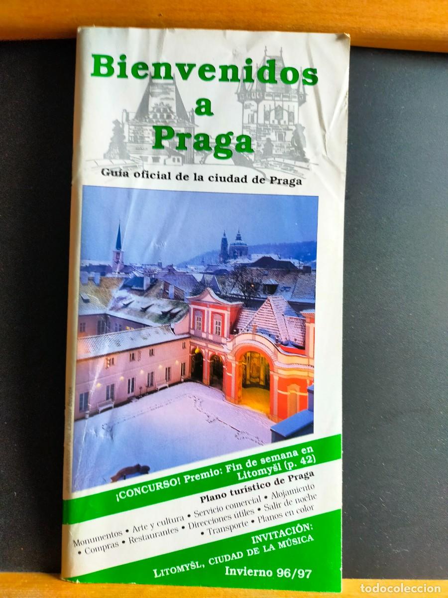 Folletos de turismo: BIENVENIDOS A PRAGA. GU&Iacute;A OFICIAL DE LA CIUDAD DE PRAGA. 1996.