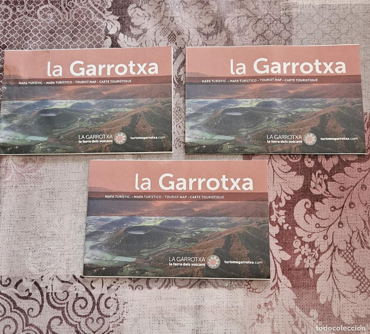Folletos de turismo: Lote De 3 Folletos Iguales Desplegables Mapa Tur&iacute;stico La Garrotxa, La Terra dels Volcans.