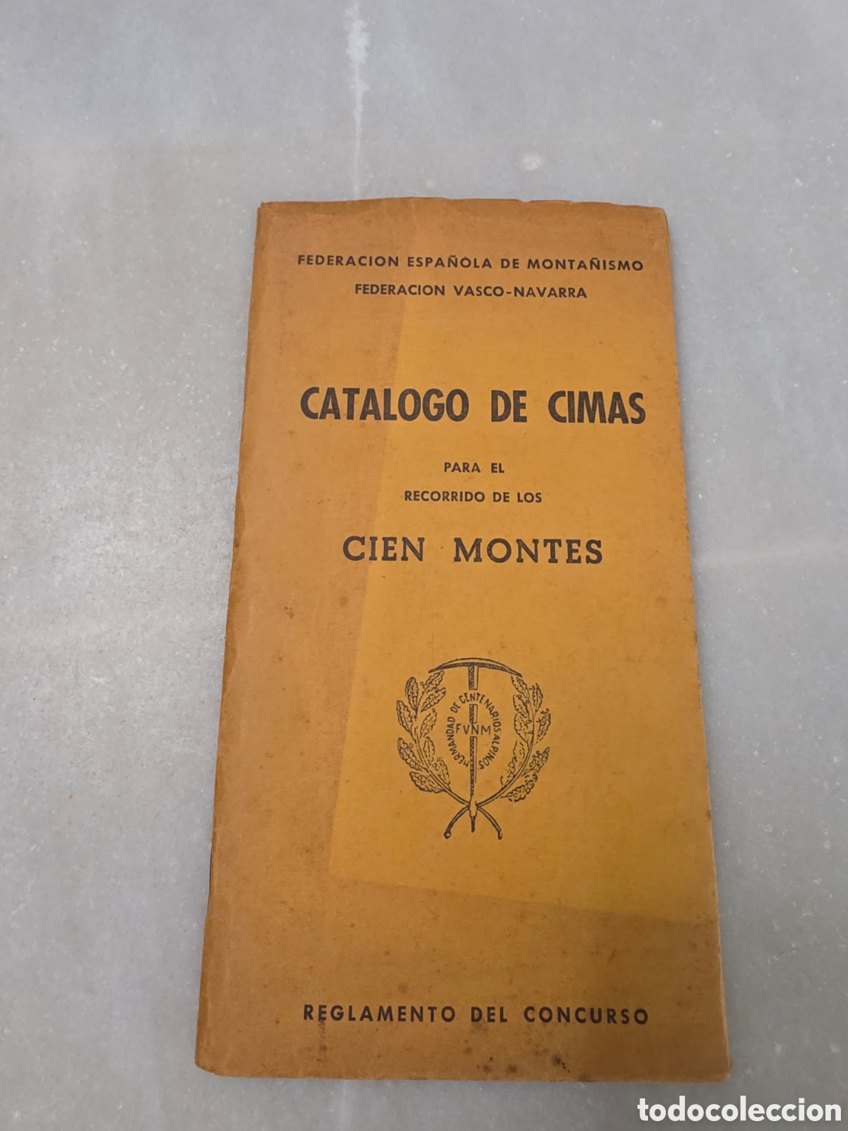 Folletos de turismo: CATALOGO DE CIMAS. CIEN MONTES. REGION VASCO-NAVARRA. 1956. FEDERACION ESPA&Ntilde;OLA DE MONTA&Ntilde;ISMO.