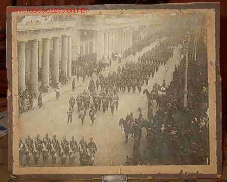 Antique Photography: Foto de un desfile de 'Cuerpos de Seguridad' o 'Bobys ingleses'