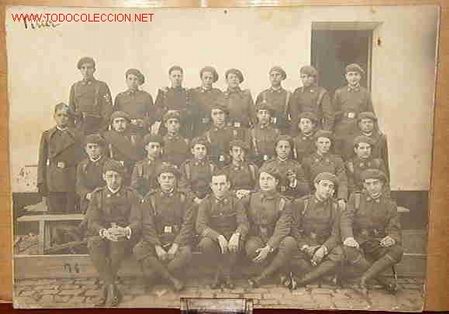 Fotograf&iacute;a antigua: Foto de un grupo de soldados de infanter&iacute;a 73