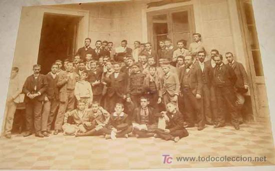 Fotografia antica: ANTIGUA FOTOGRAFIA ALBUMINA DE COLEGIALES - NO PONE DE DONDE ES - MIDE  23X16,5 CMS - CON PASPARTOUT