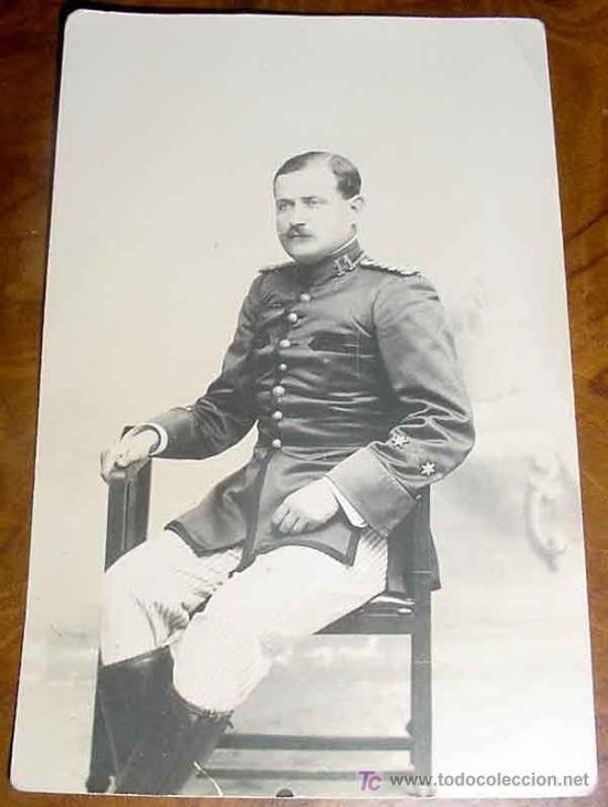 Fotografia antica: ANTIGUA FOTO POSTAL DE MILITAR ESPA&Ntilde;OL CON PANTALON DE RAYADILLO - DOBLEZ EN LA ESQUINA SUPERIOR DER