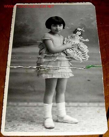 Fotografia antica: ANTIGUA FOTOGRAFIA - NI&Ntilde;A CON MU&Ntilde;ECA  - TAMA&Ntilde;O DE UNA POSTAL.