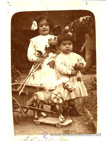 Fotografia antiga: NI&Ntilde;OS CON JUGUETES