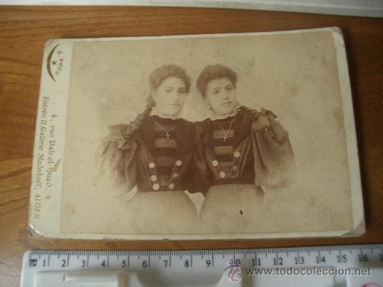 Fotografia antica: Foto alb&uacute;mina de gabinete de gemelas. Algeria