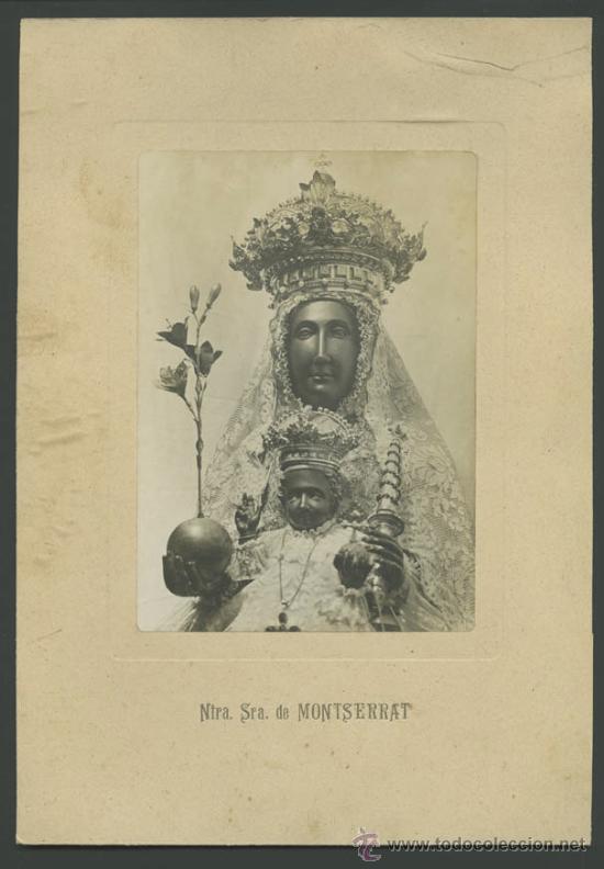 Fotograf&iacute;a antigua: Mil&middot;lenari de Montserrat. Magn&iacute;fica imagen de Ntra Sra de Montserrat coronada con el ni&ntilde;o. c. 1900