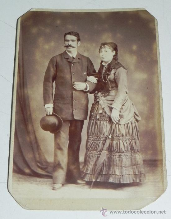 Fotografia antica: ANTIGUA FOTOGRAFIA ALBUMINA DE PAREJA DE NOVIOS DE FINALES DE SIGLO XIX,  FOTO DE F. GUTIERREZ, MADR