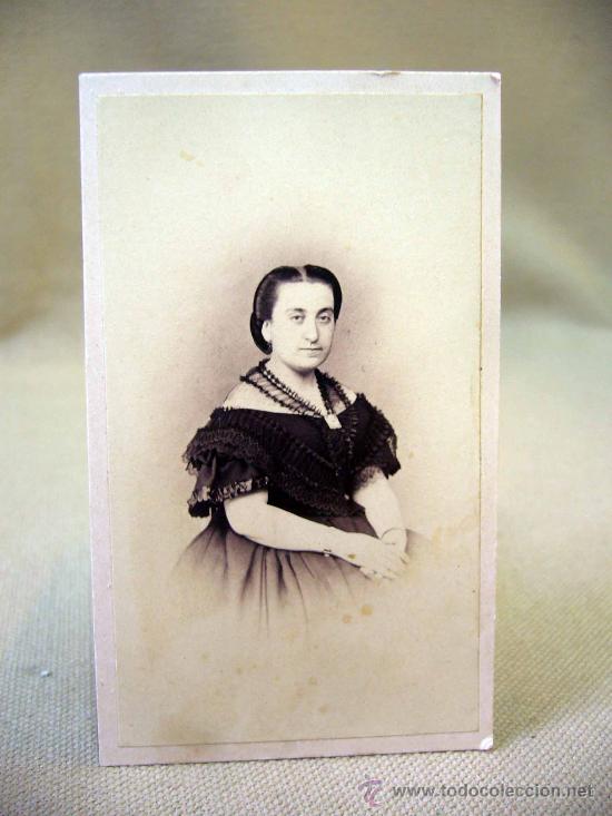 Alte Fotografie: FOTOGRAFIA ANTIGUA, CDV, ALBUMINA, MUJER, ESTUDIO SIN IDENTIFICAR, SIGLO XIX, CARTE DE VISITE