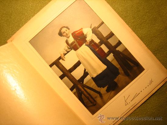 Fotografia antiga: NI&Ntilde;A CON DISFRAZ DE CARNAVAL.BARCELONA 1952 CARRILLO,.EN DIPTICO Y COLOREADA -24 x 18 cm