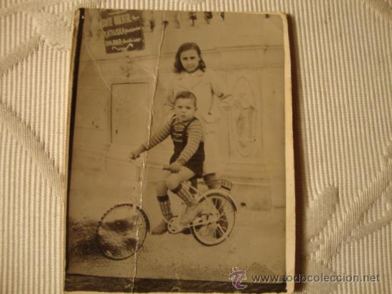 Fotograf&iacute;a antigua: ANTIGUA FOTOGRAFIA ORIGINAL, NI&Ntilde;O CON JUGUETE BICICLETA, CA. 1920