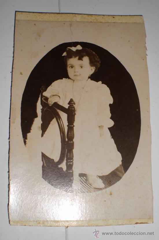 Fotografia antica: Antigua fotograf&iacute;a. Ni&ntilde;a vestida de &eacute;poca.