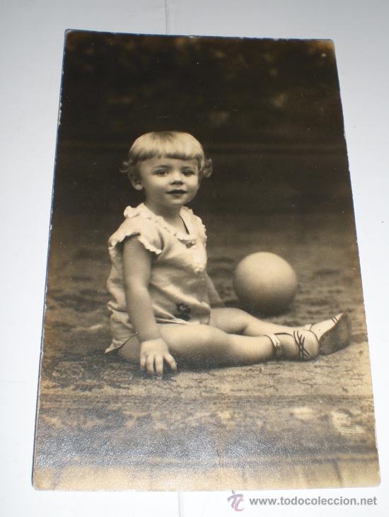 Fotografia antica: Preciosa fotografia antigua. Ni&ntilde;a con pelota. ART DECO.