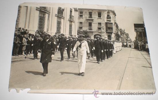 Antique Photography: Antigua fotograf&iacute;a. Desfile militar.