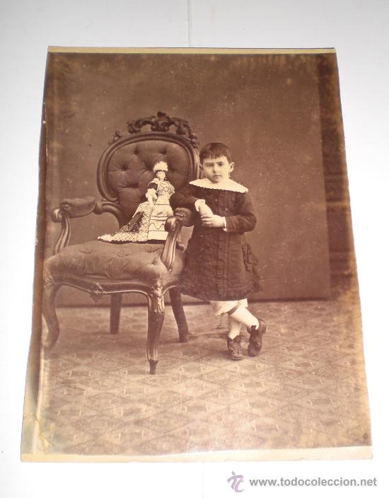 Antique Photography: Antigua fotograf&iacute;a. S.XIX. Alb&uacute;mina. Ni&ntilde;a vestica de &eacute;poca.