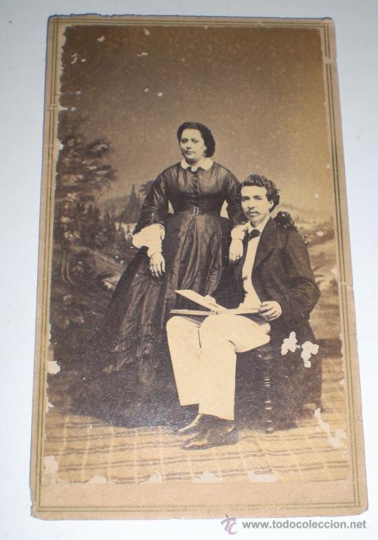 Antique Photography: Antigua fotograf&iacute;a. Siglo XIX. Alb&uacute;mina. Personajes vestidos de &eacute;poca.