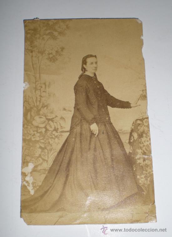 Antique Photography: Antigua fotograf&iacute;a. Siglo XIX. Alb&uacute;mina. Mujer vestida de &eacute;poca.
