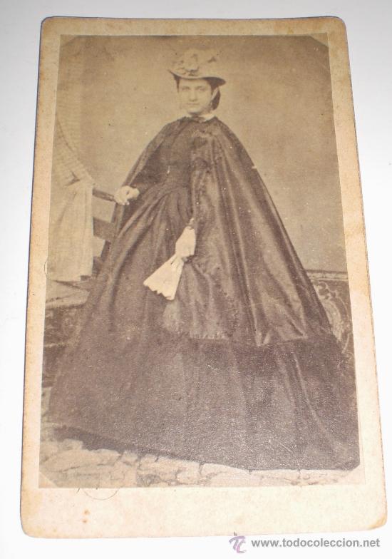 Antique Photography: Antigua fotograf&iacute;a. Siglo XIX. Alb&uacute;mina. Mujer vestida de &eacute;poca.