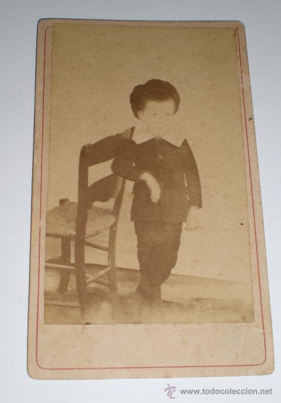 Fotografia antiga: Antigua fotograf&iacute;a. Siglo XIX. Alb&uacute;mina. Ni&ntilde;o vestido de &eacute;poca.